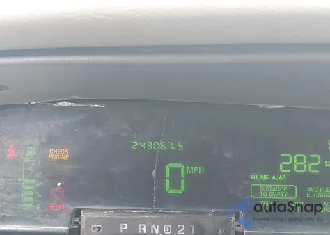 2001 Ford Crown Victoria Lx z USA, uszkodzony, nr VIN 2FAFP74W31X117710